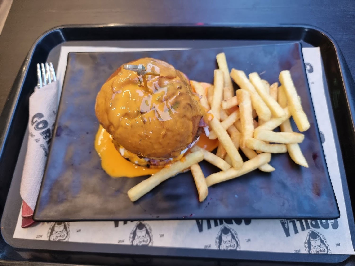 Cheddar Cheese Bomb burger - Gorilla Τρίκαλα